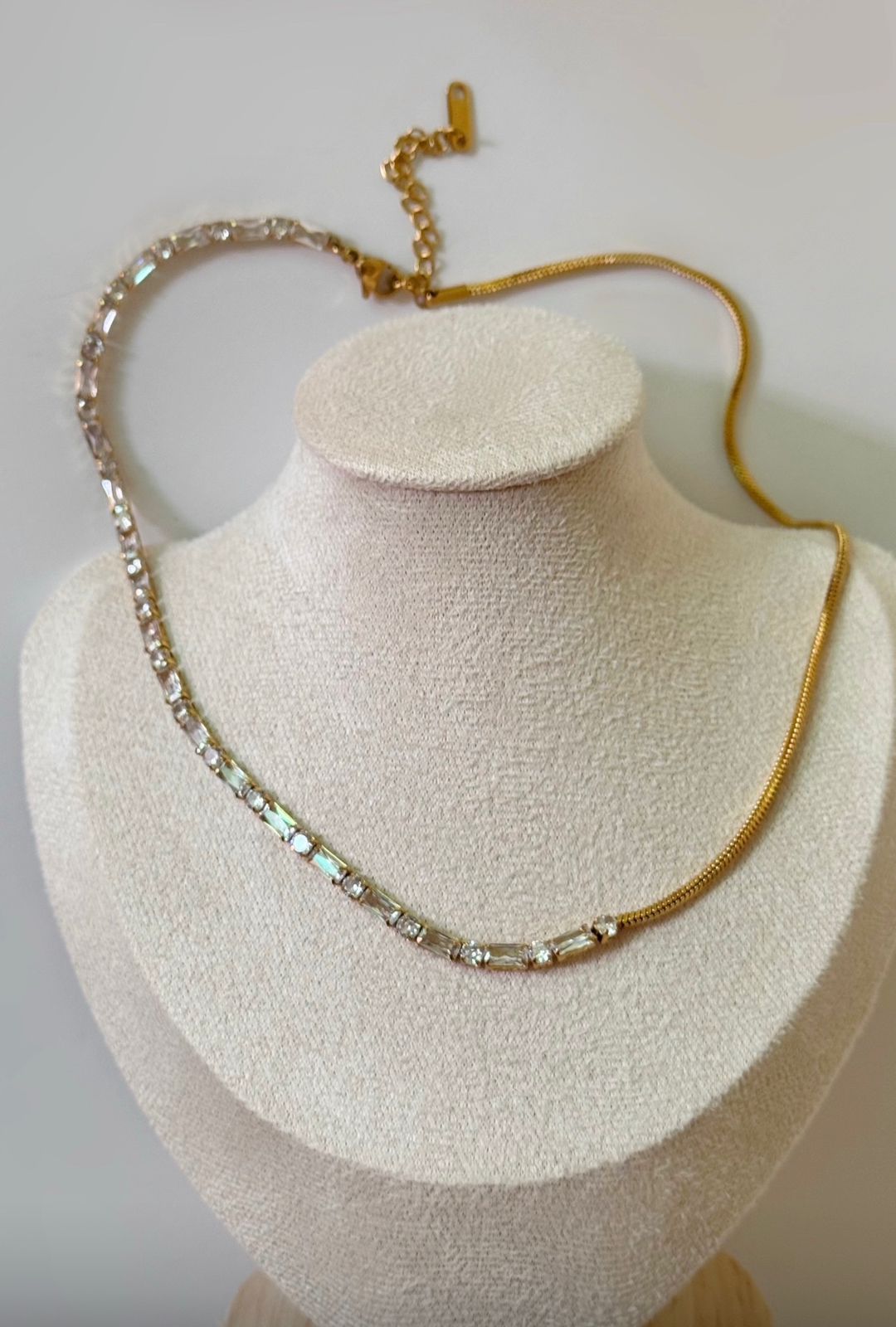 Glided harmony necklace