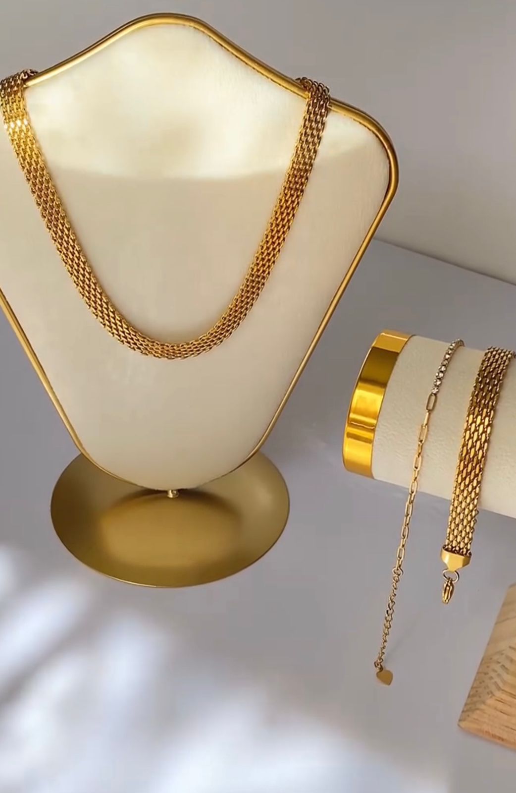 Golden line choker necklace