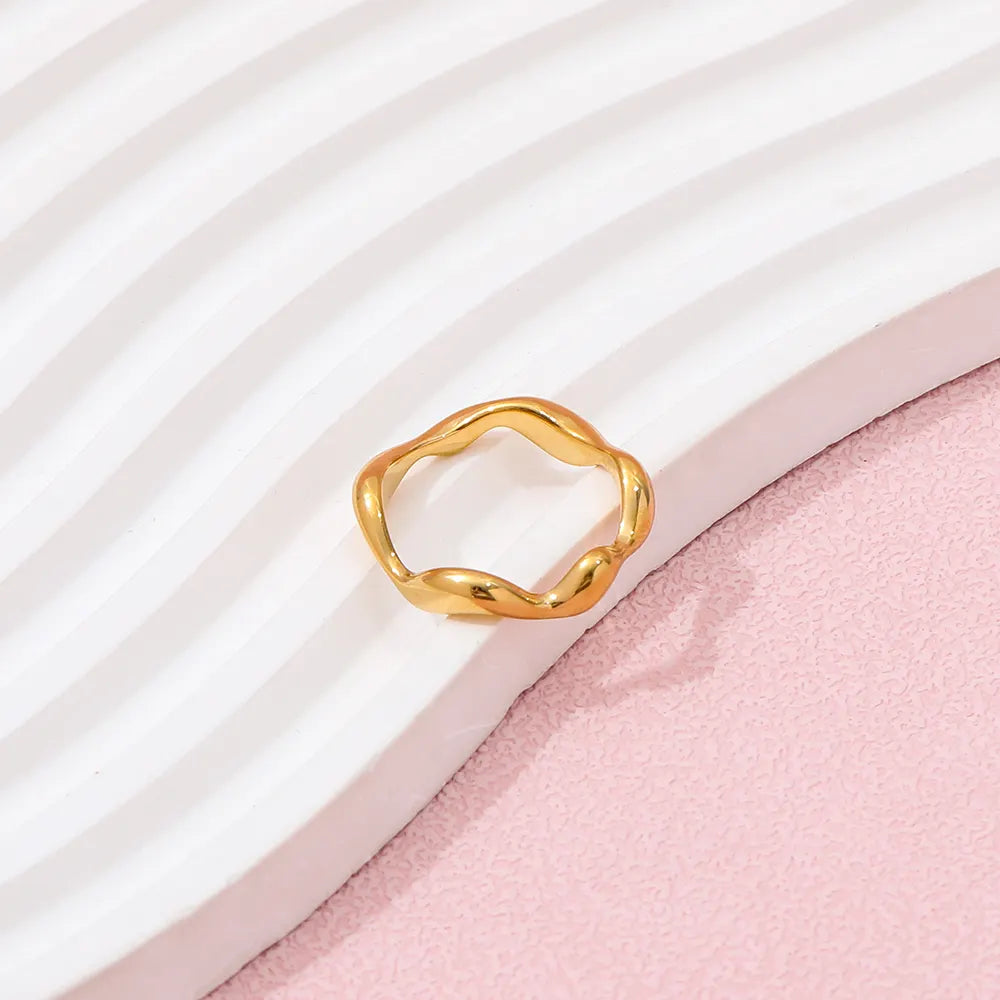 "Gold wave" ring