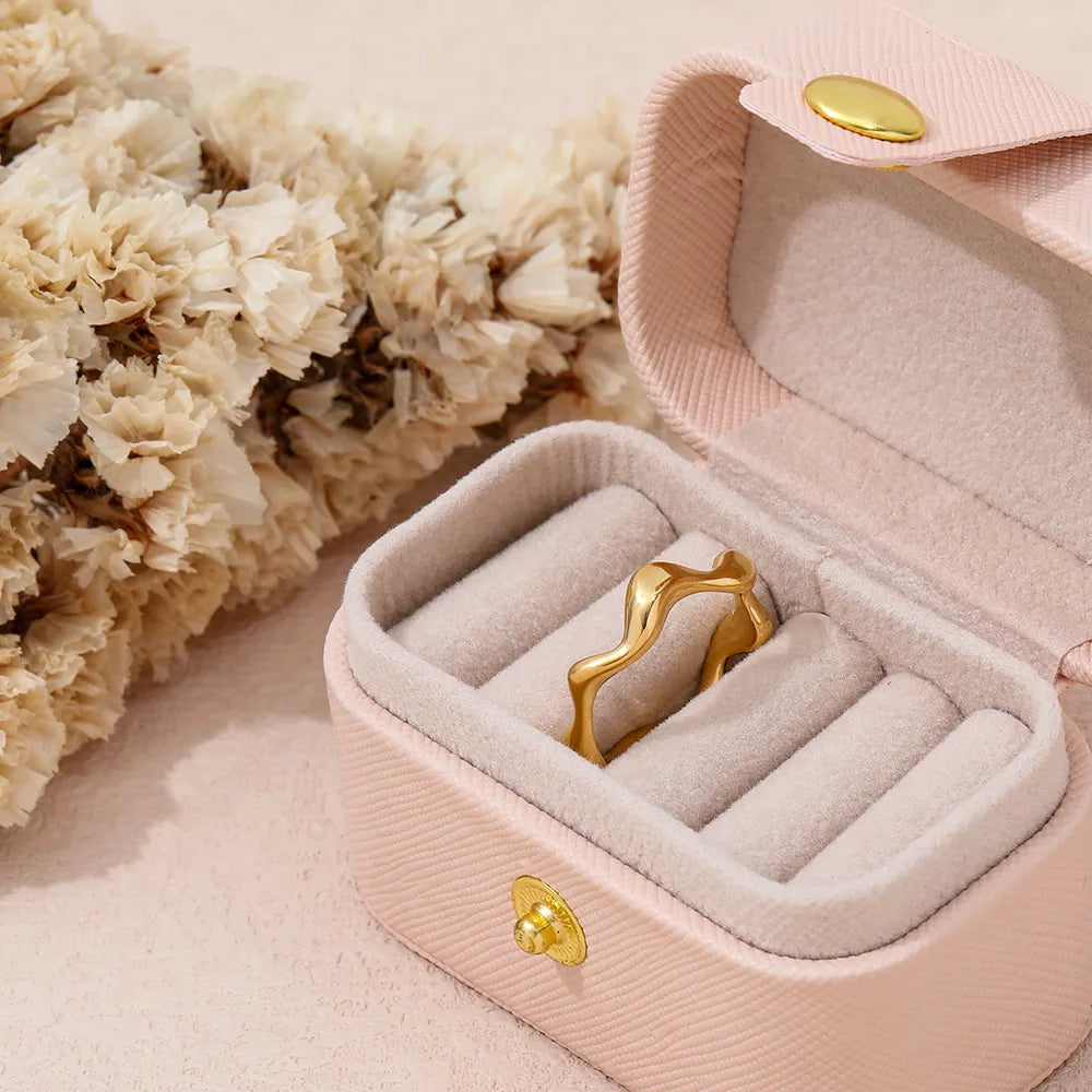 "Gold wave" ring