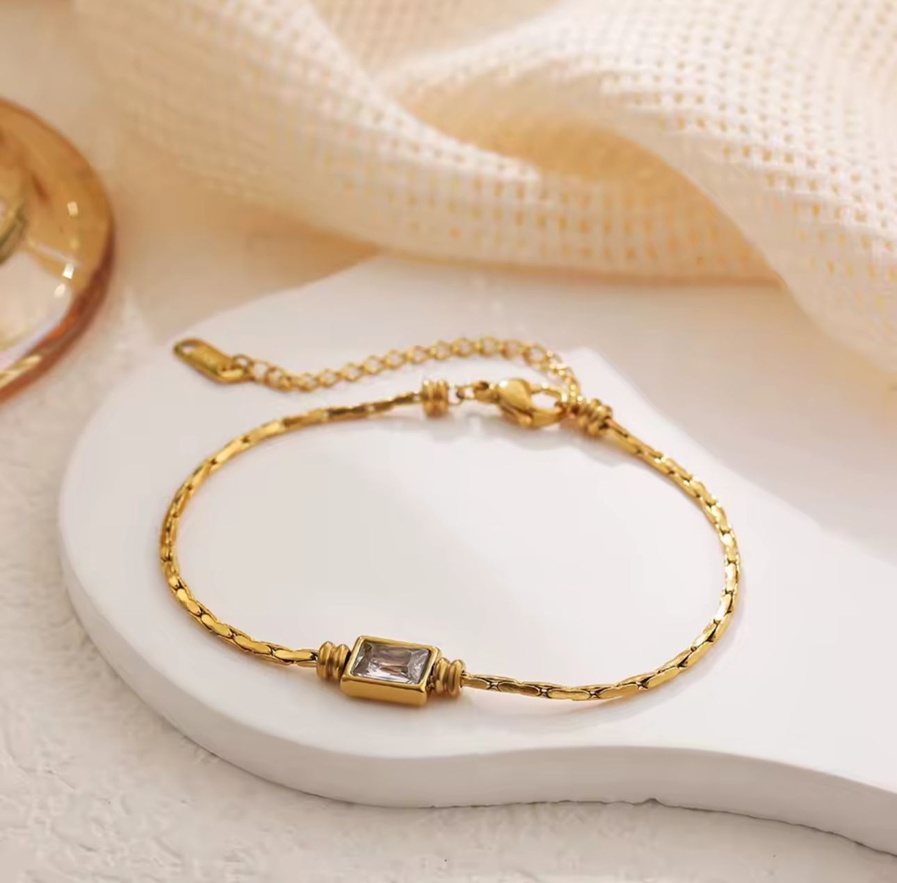 Stone-beam bracelet