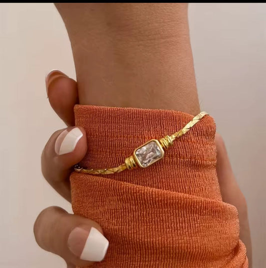Stone-beam bracelet