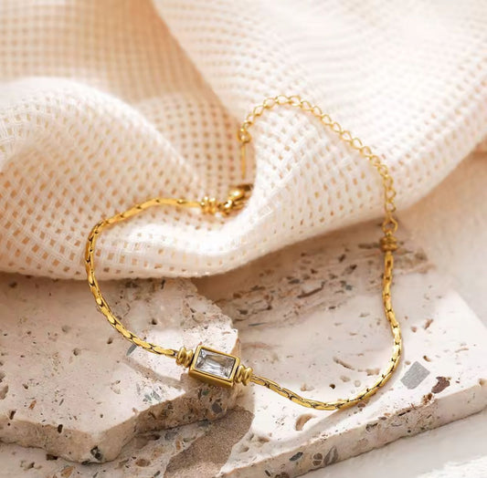 Stone-beam Necklace