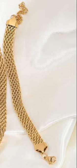 Golden line bracelet